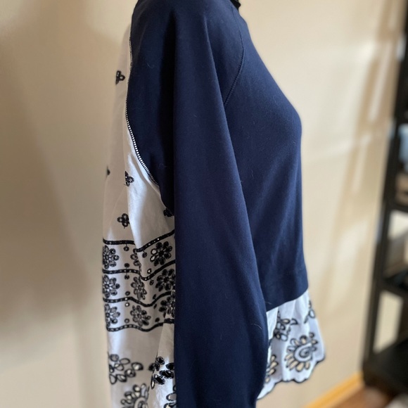 Capio Navy/White eyelet lace Sweatshirt. Size M - Picture 5 of 8